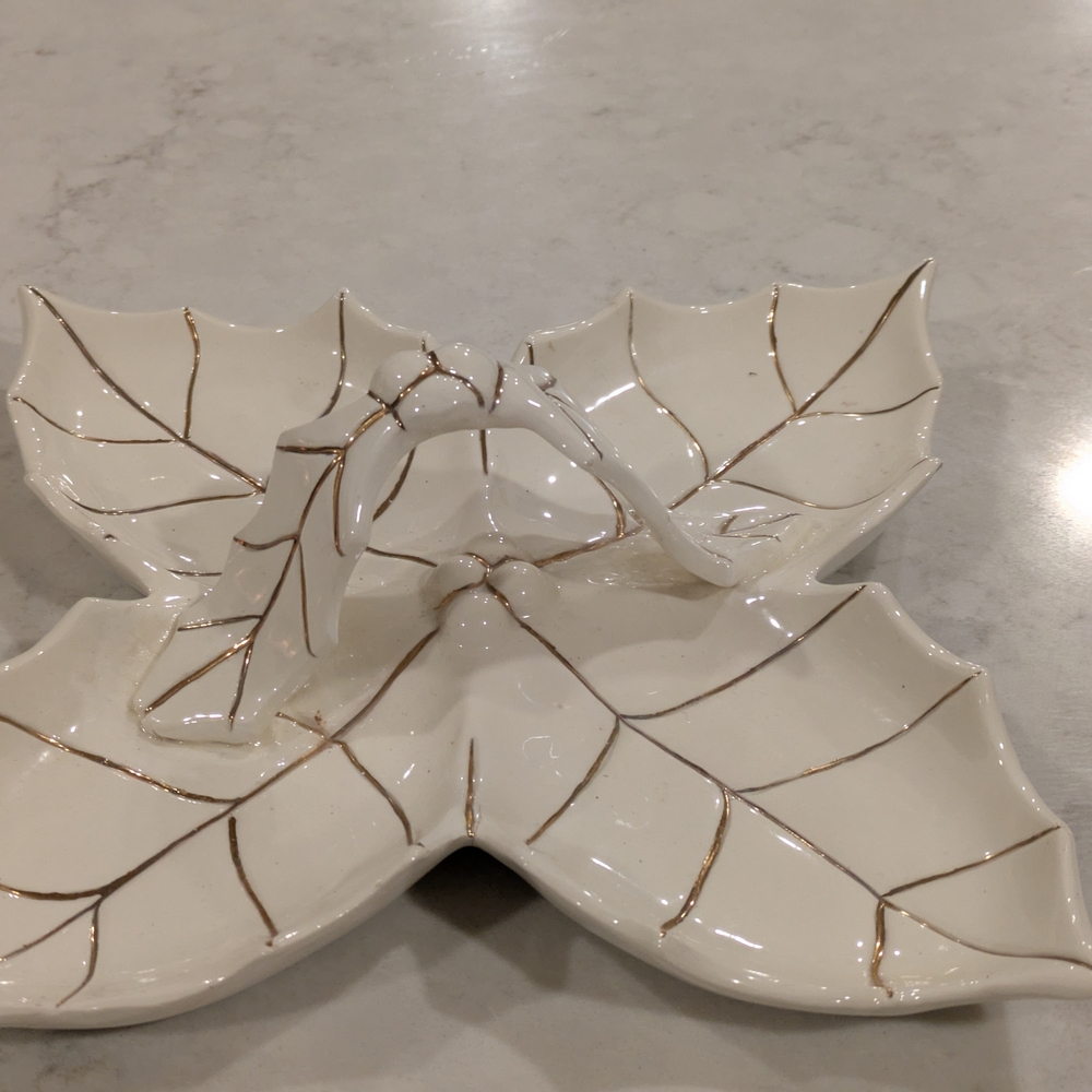 Vintage White Oak Leaf-Shaped Ceramic Serving Dish Devaided 4 Cold Trim. Italy